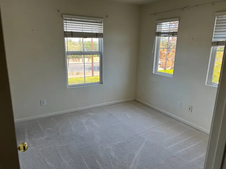 11 Royal Oak Ct — Photo 14