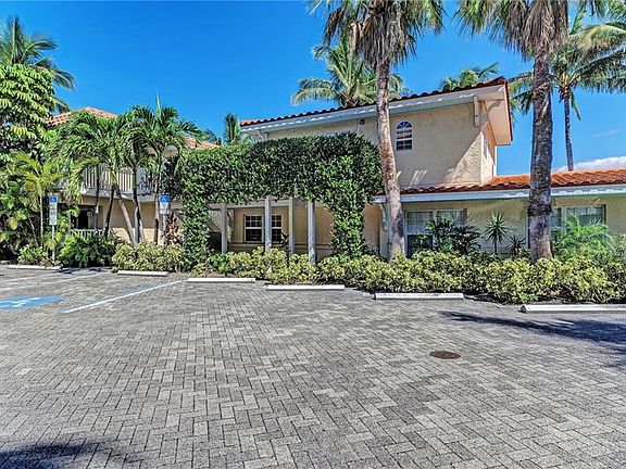 3rd image of 1325 Gulf Dr N #256