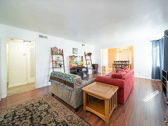3rd image of 790 W Hamilton Ave