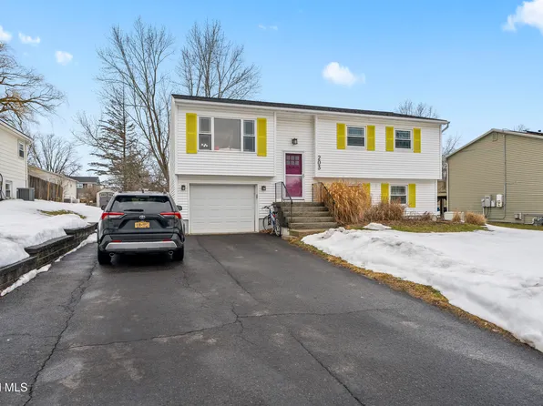 203 Deerfield Court, Voorheesville, NY 12186
