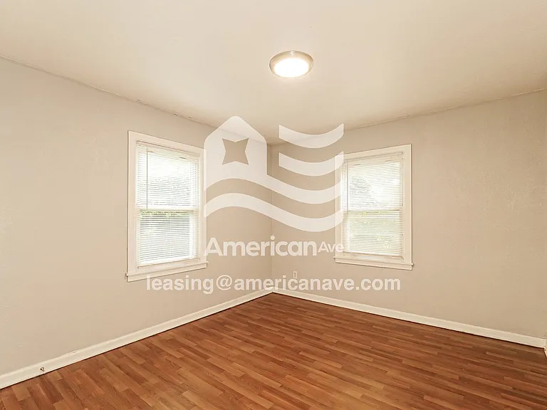 1621962_011_bedroom_11.jpg