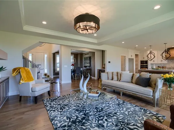 2314 W 176th Ter, Overland Park, KS 66085