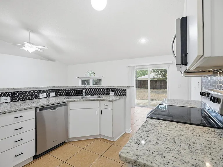 38 Bud Field Dr — Photo 17