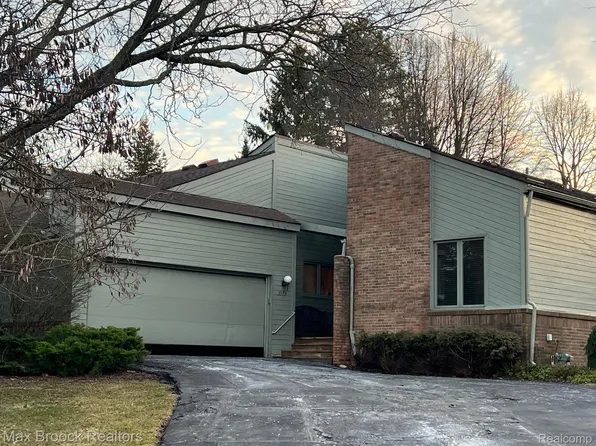 3579 Wabeek Lake Dr W, Bloomfield Hills, MI 48302