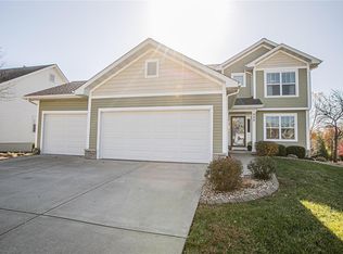 525 Longfellow Dr, O'Fallon, IL 62269