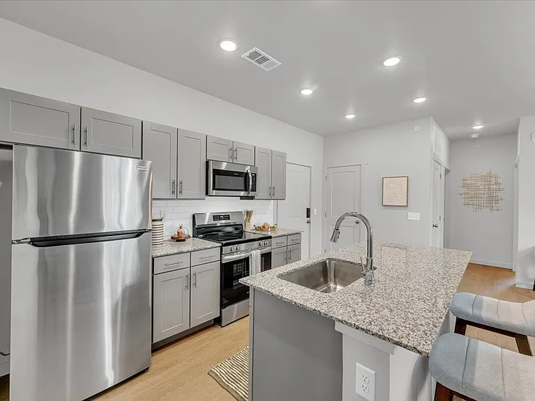 818 S Morningside Dr #411 — Photo 19