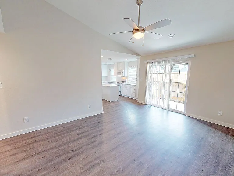 Mosswood Apartments — Photo 55