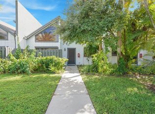 100 Sparrow Dr APT 3, Royal Palm Beach, FL 33411