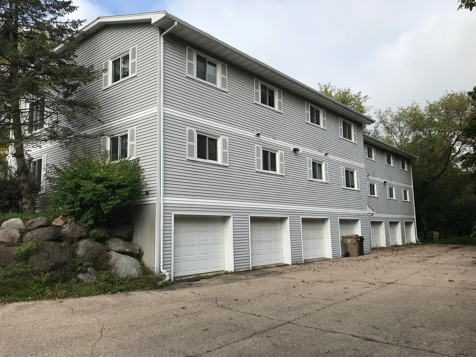 2 bed, 990 sqft, $1,795 — Photo 2