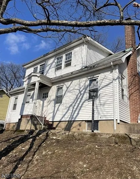 2 bed, 1.0 bath, $2,000 — Photo 2