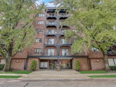 434 Clinton Pl APT 601, River Forest, IL, 60305