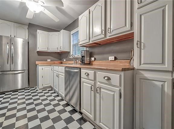 3rd image of 5314 Rosewood Dr