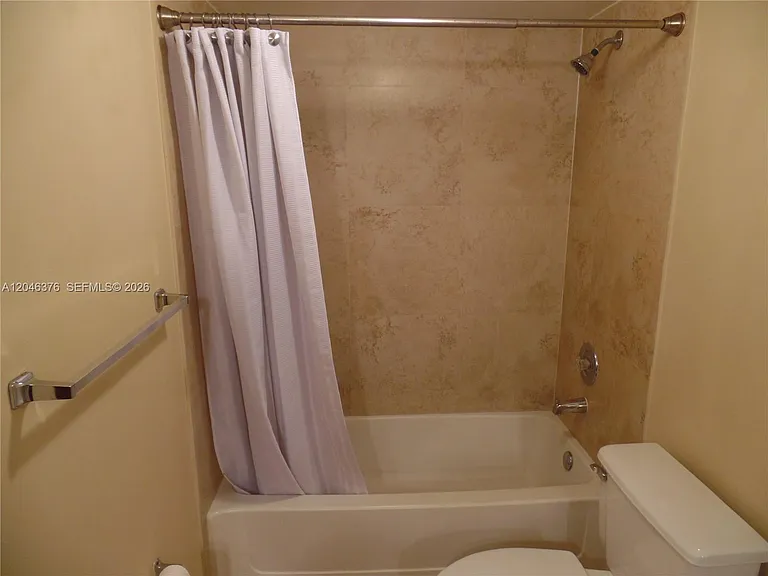 2811 N Oakland Forest Dr #205 — Photo 11