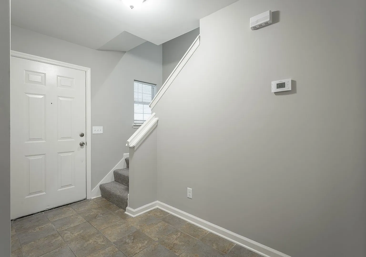 2 Bedroom, 2 Bath Townhome with Private Patio Near I-75 & Hamilton Place — Photo 3