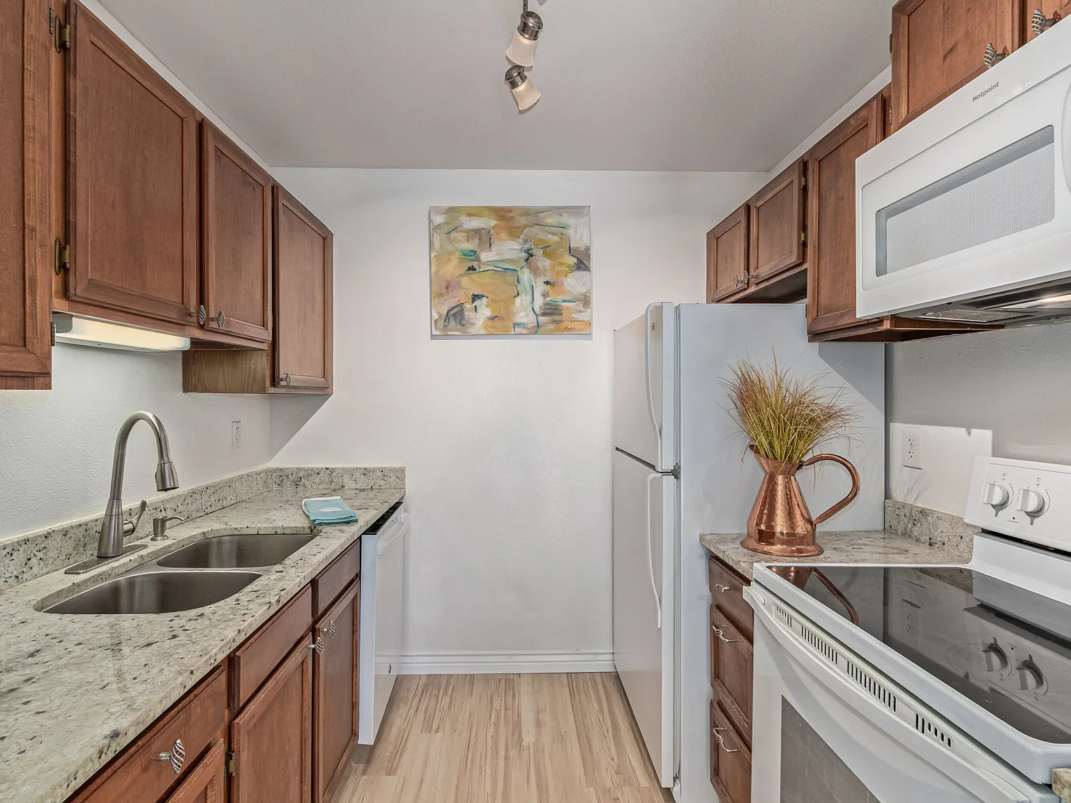 1 bed, 805 sqft, $1,825 — Photo 1