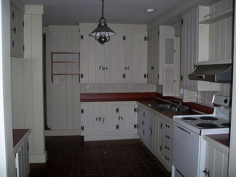 1st image of 2923 Rockwood Dr