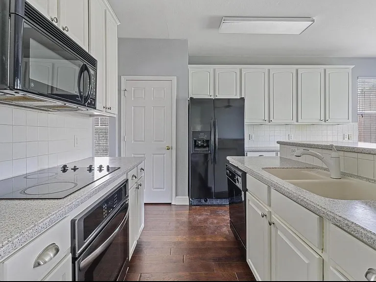 9669 Plains Cir — Photo 14