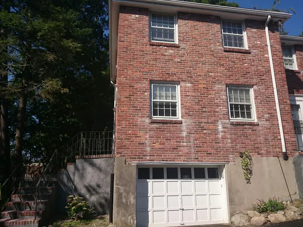 729 Hammond St, Brookline, MA 02467