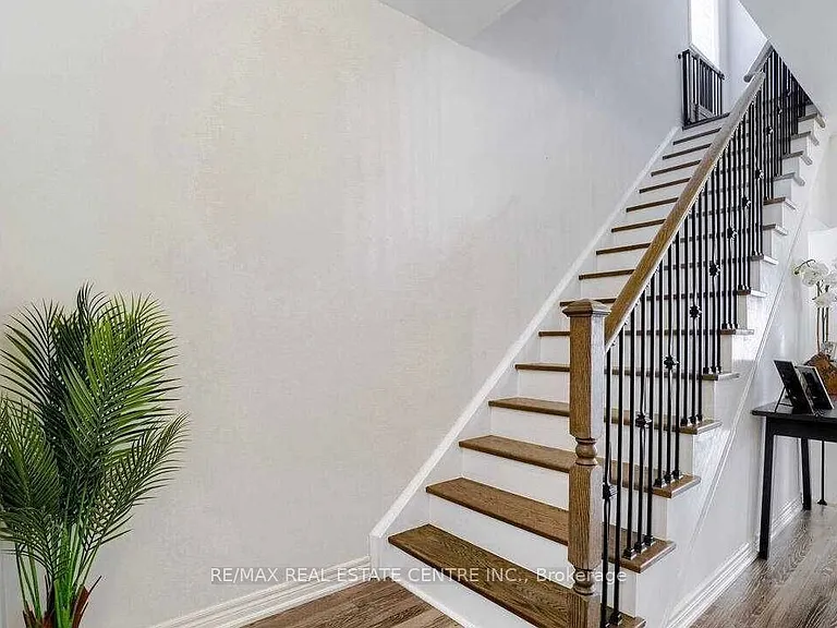 5 Blackberry Valley Cres #UPPER — Photo 19