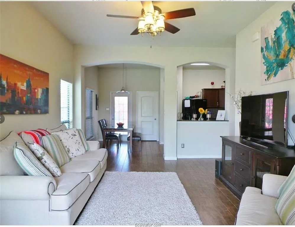 Building Photo - 2711 Silver Oak Dr