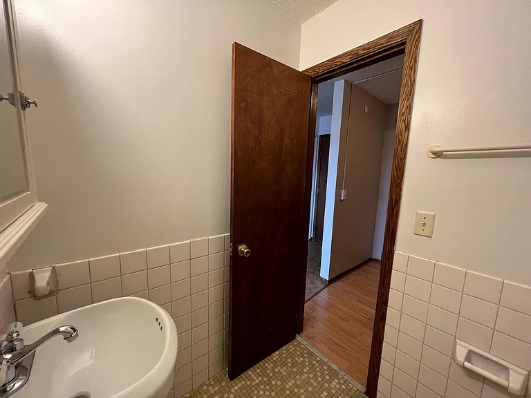 2535 Clinton Ave — Photo 4
