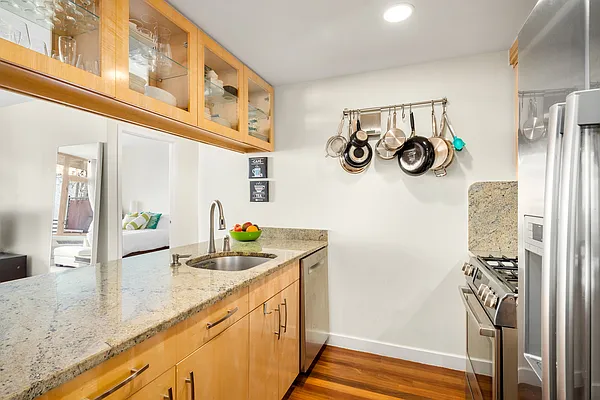 Rented by Douglas Elliman | media 14