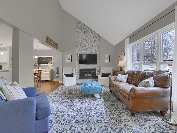 4th image of 66 S Meadow Ln
