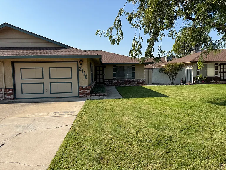 2116 Laurel Ave — Photo 1