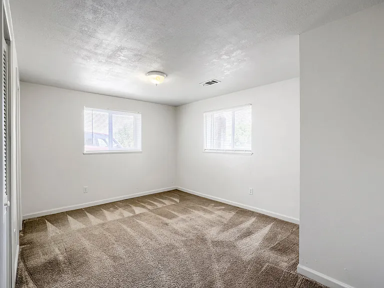 301 Moss St — Photo 14