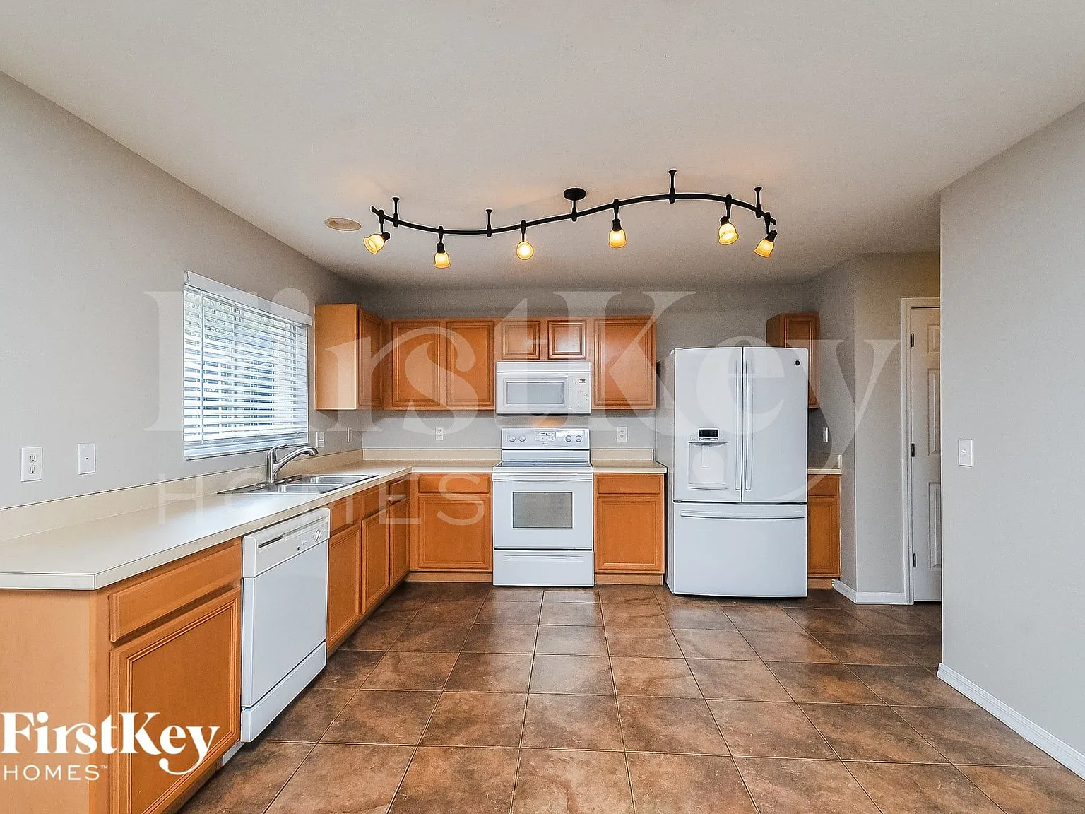3 bed, 2.5 bath, 2535 sqft, $2,500 — Photo 4