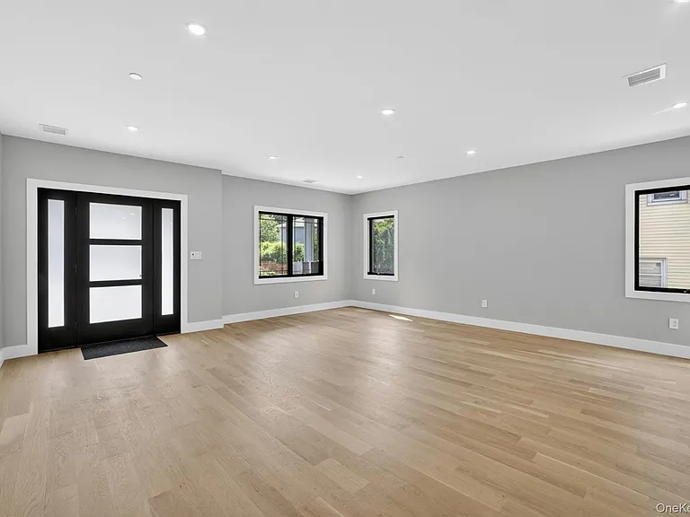 23 Hudson Ave — Photo 3