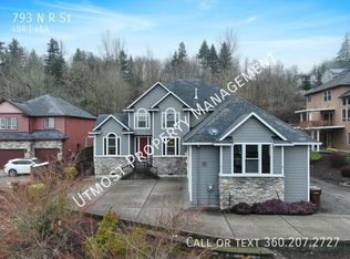 793 N R St, Washougal, WA 98671