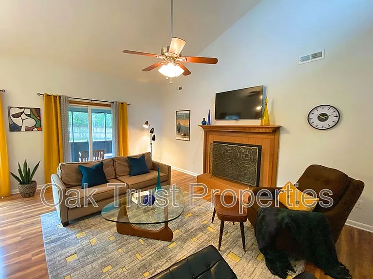 303 Christiee Ct — Photo 4