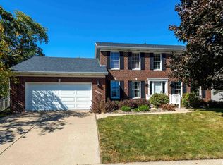 4960 Fox Ridge Rd, Bettendorf, IA 52722