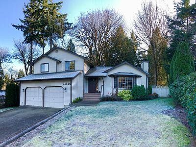 Front of home in quiet cul-de-sac.