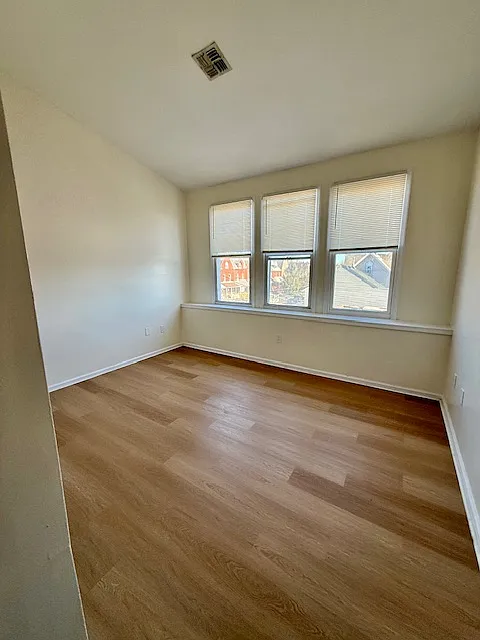 2 bed, 1400 sqft, $1,500 — Photo 3