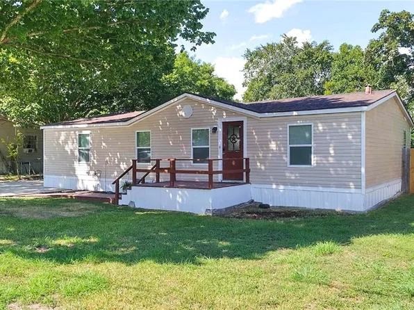 2104 E Stayton Ave, Victoria, TX 77901