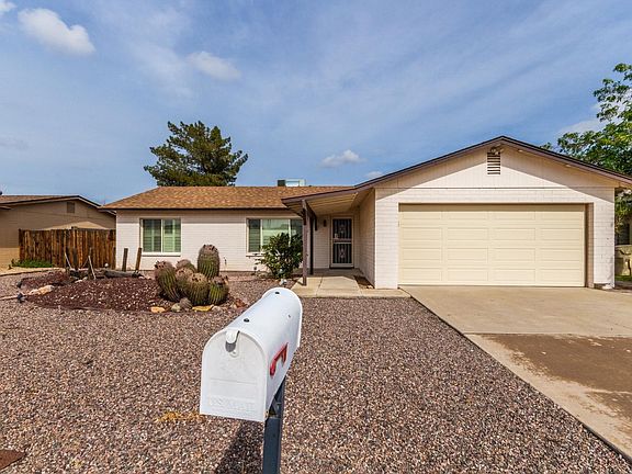3rd image of 4822 W Desert Cove Ave