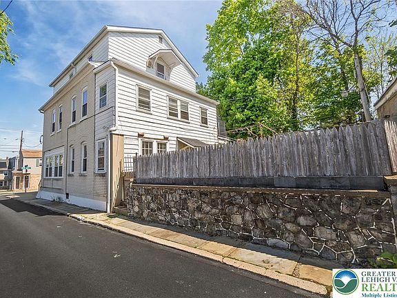 5th image of 768 Washington St