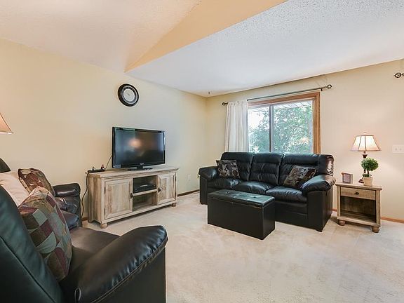 2nd image of 916 Evergreen Dr