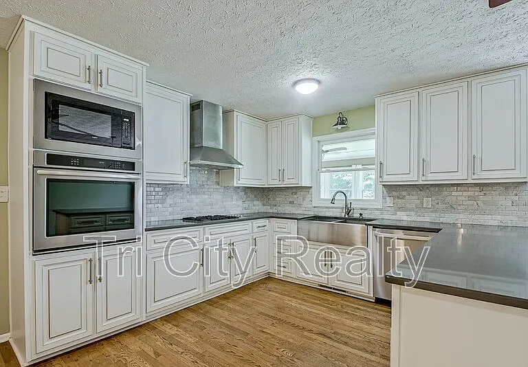 630 Hawthorne Pl — Photo 20
