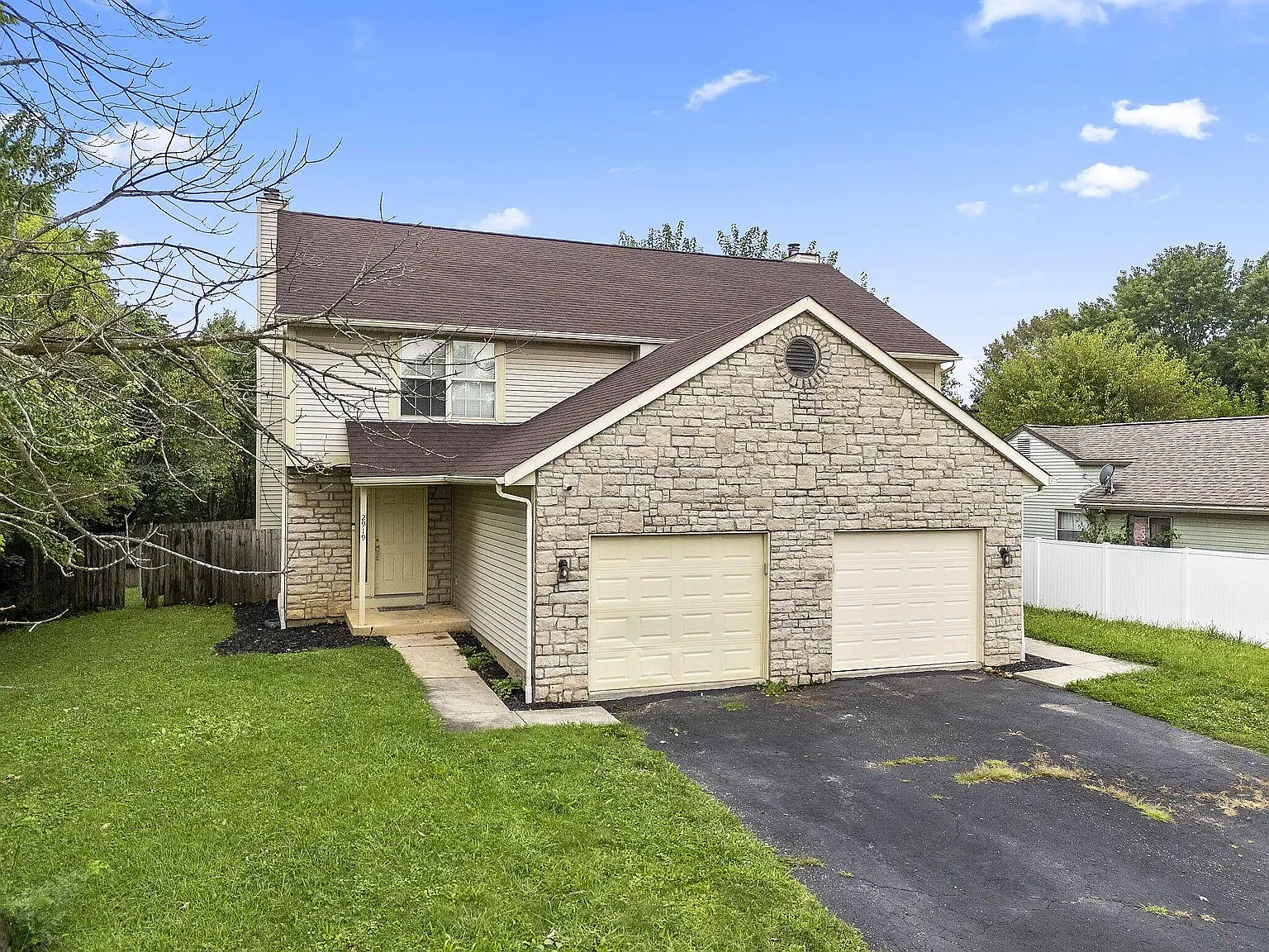 3 bed, 2.5 bath, 1674 sqft, $1,985 — Photo 1