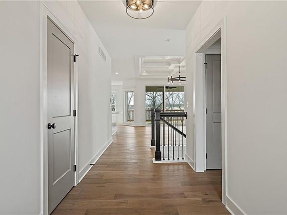 5th image of 10736 N Fairmount Ave