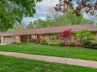 W57N783 Hawthorne Ave, Cedarburg, WI 53012