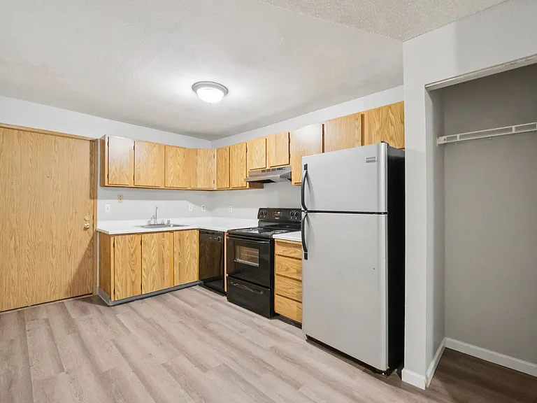 Westwood Apartments — Photo 43