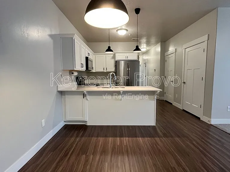 586 N 360 W — Photo 2