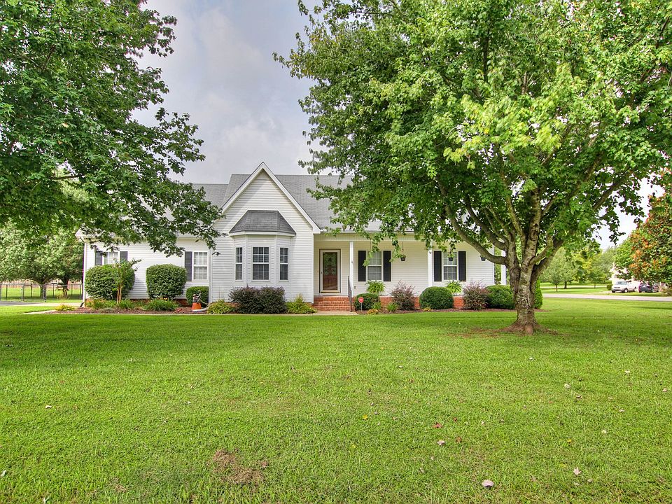 1st image of 102 Honeysuckle Ct