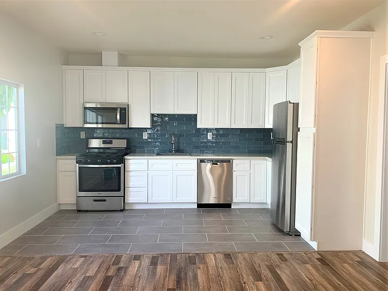 Garfield Avenue Apartments — Photo 1