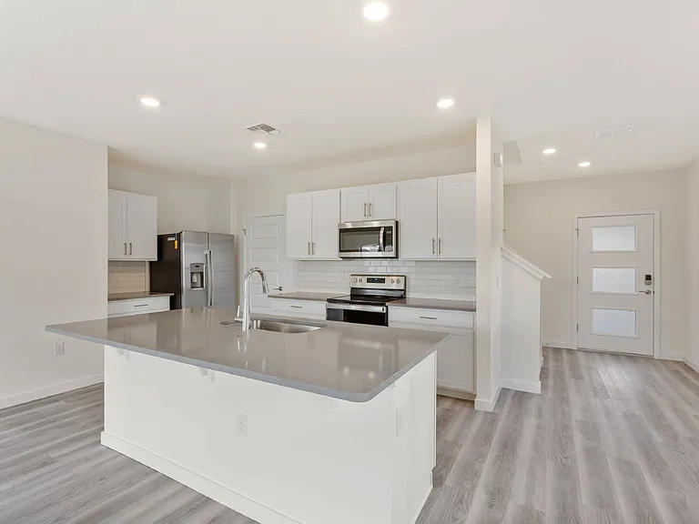 419 Tanis Ave — Photo 9