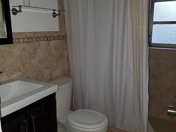 4th image of 1001 Plover Ave